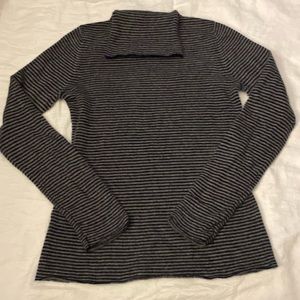 Women’s cashmere turtleneck sweater